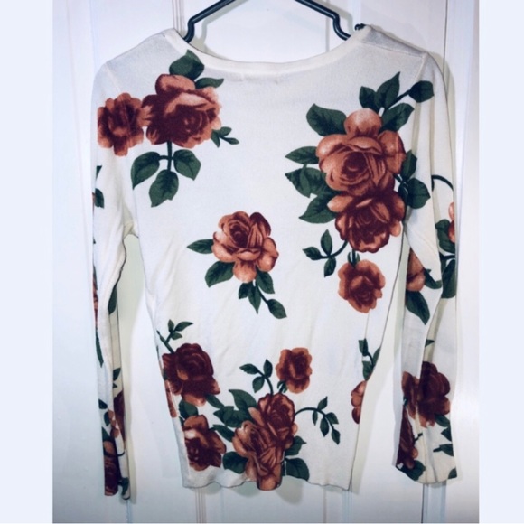 [STRIKING] Floral Cardigan - Picture 2 of 5